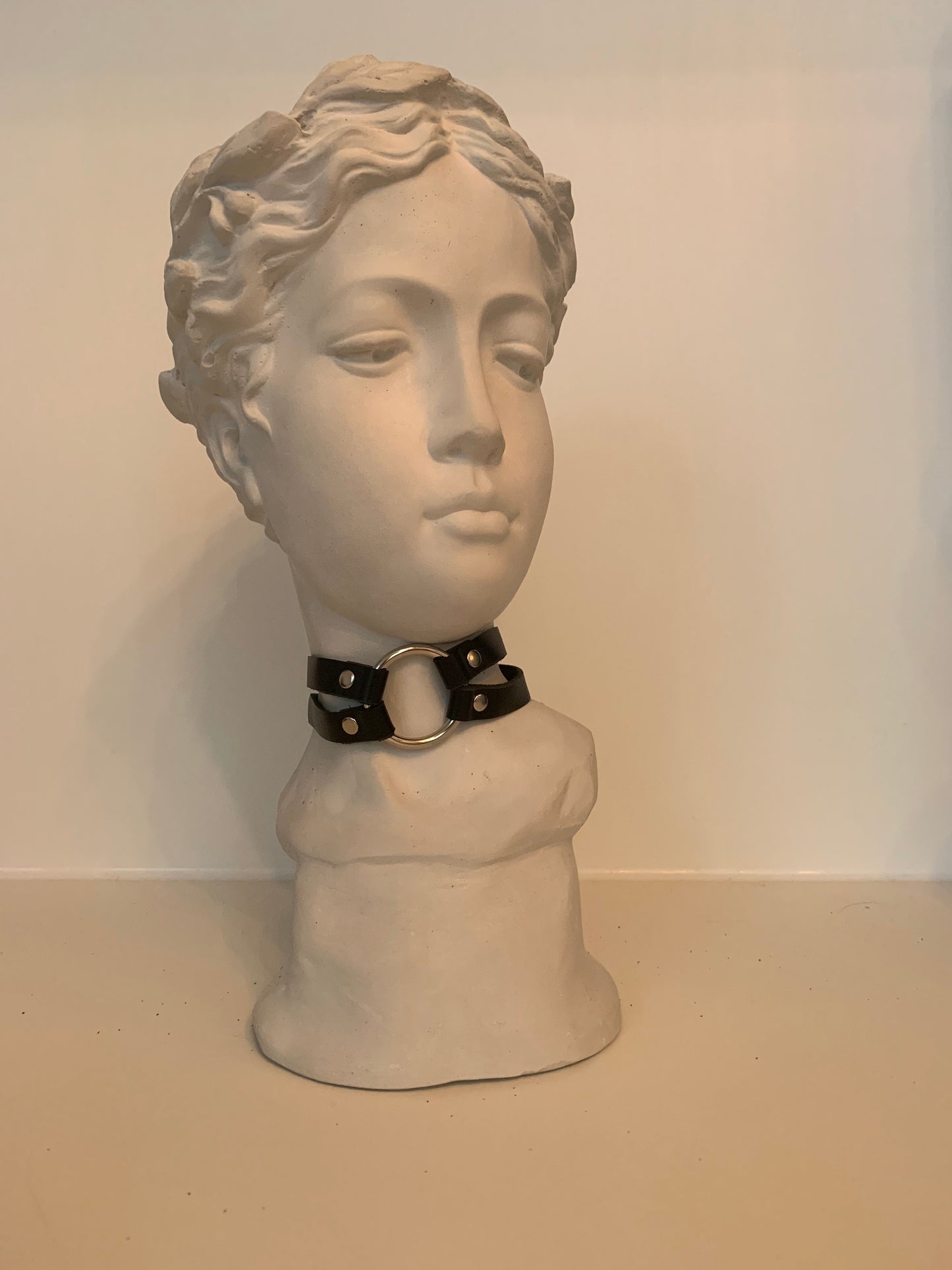 Agnes choker with ring