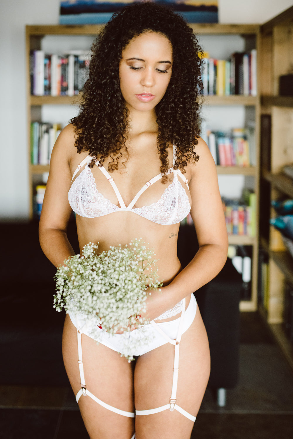 LADIES, YOU’RE WEARING THE WRONG BRA SIZE. AMOREZE CAN HELP