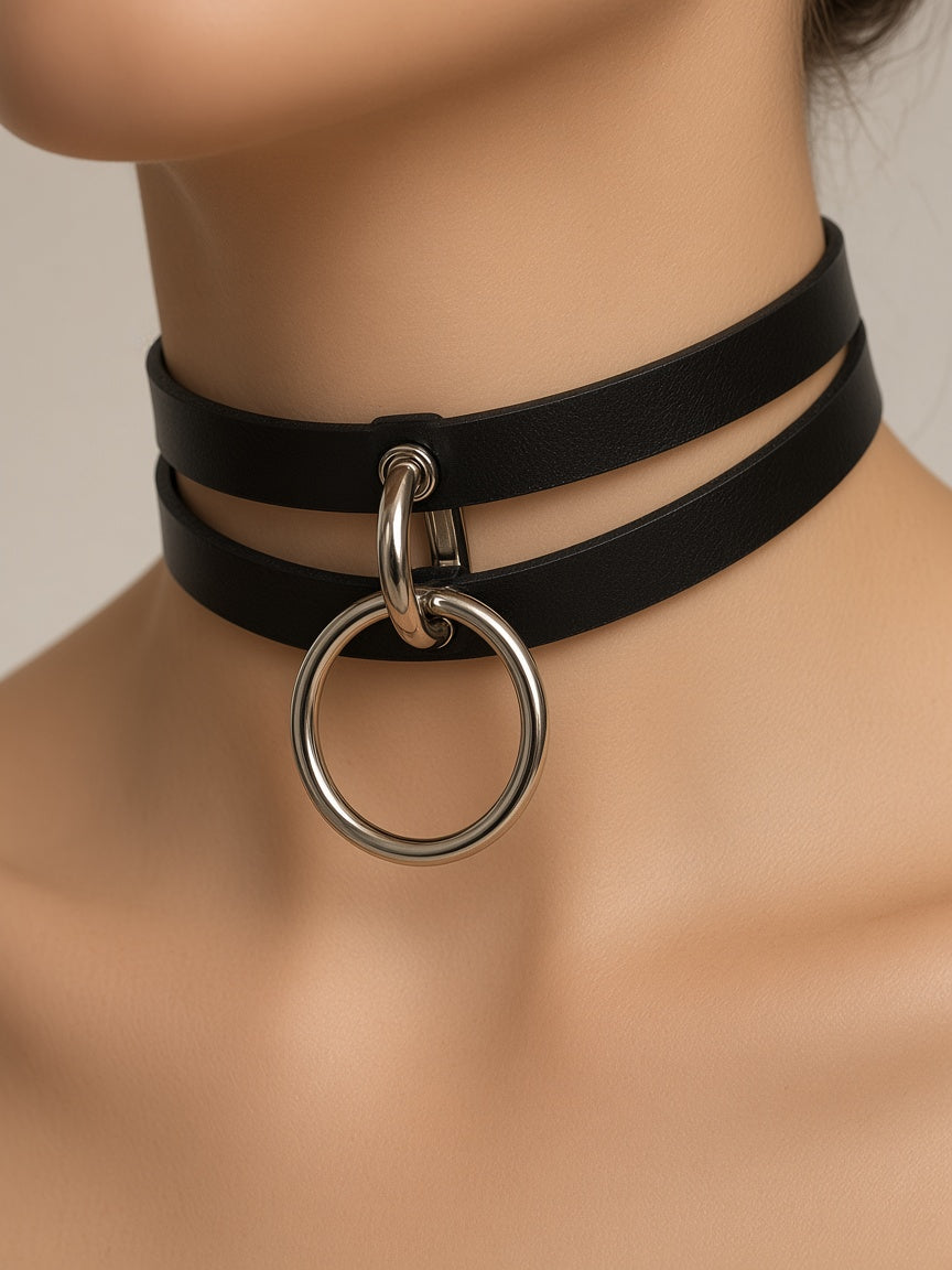Kitty leather choker with hanging ring