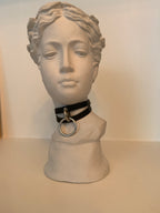 Kitty leather choker with hanging ring