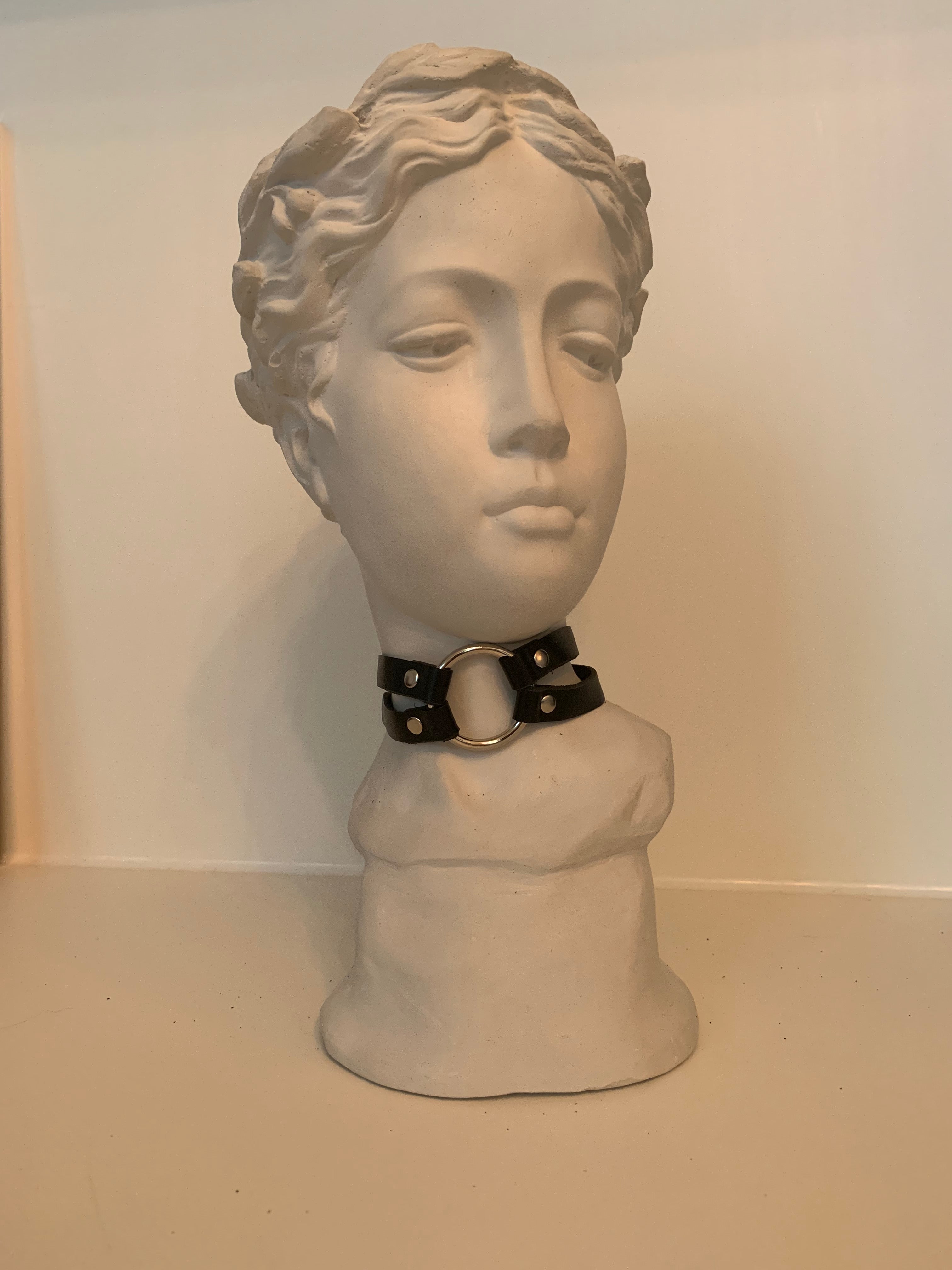 Agnes choker with ring